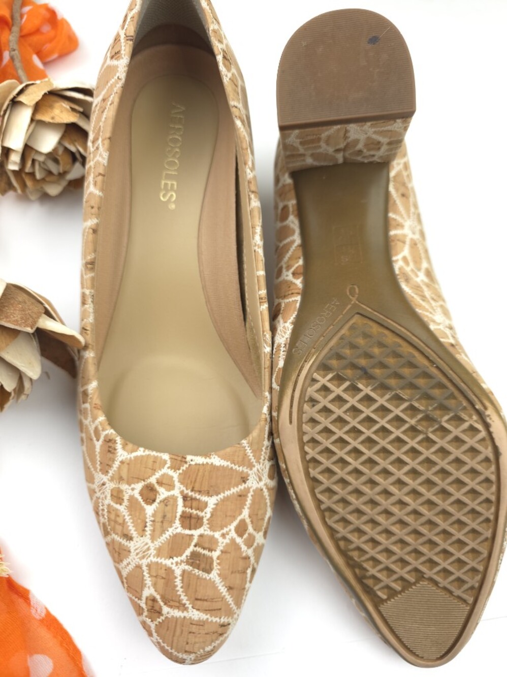 AEROSOLES Tan Cork-Patterned Low Block Heel Pumps Sz 8½ - Picture 6 of 8